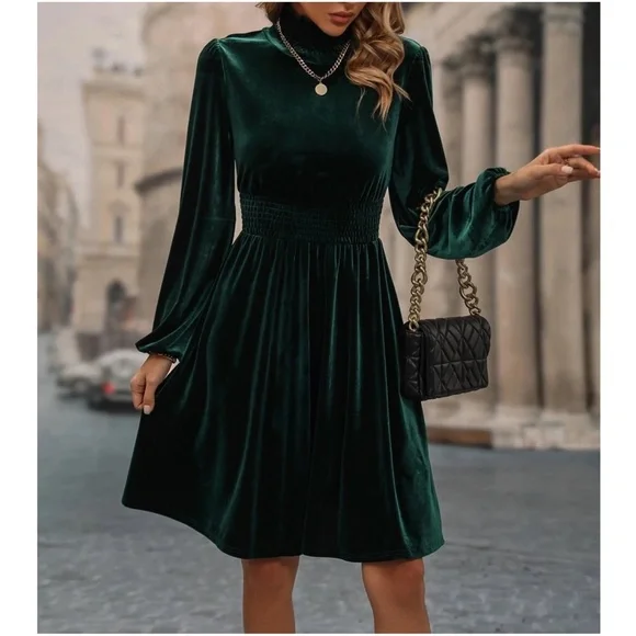 Classic Hunter Green Velvet Holiday Party Evening dress - Picture 2 of 3